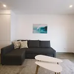 Apartment 104 - Supertubos *